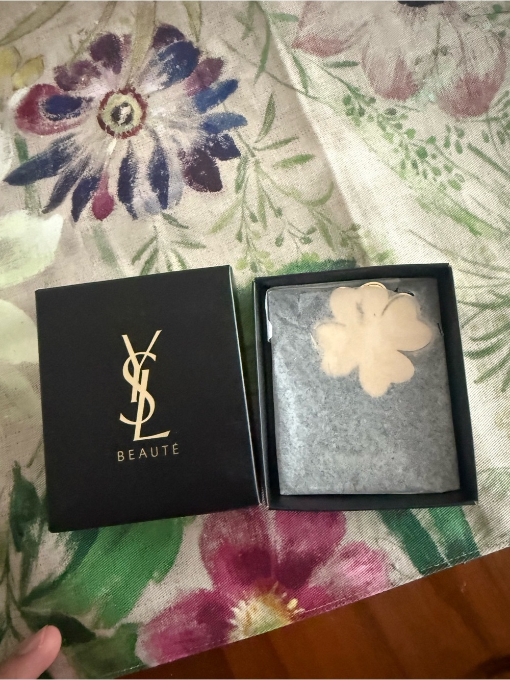 YSL YvesSaintLaurent Beaute GWP Marque Page Trefle Gold Clover Bookmark Novelty